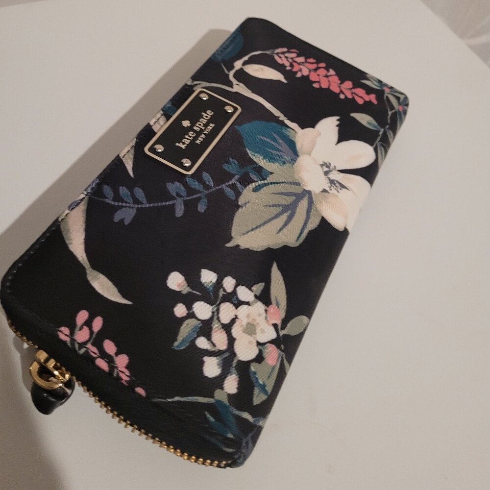 Kate Spade Black Wilson Road Botanical Neda Wallet